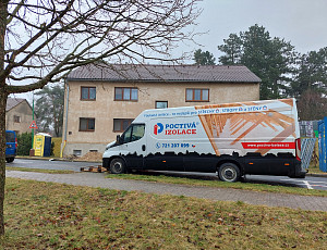 Zateplení stropu bytového domu pomocí foukané izolace